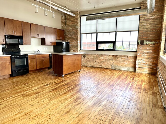 Foto del edificio - 302 S Lake Ave