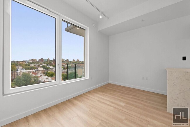 Foto del edificio - Bright 2BR with Terrace, Views & Exceptional Storage