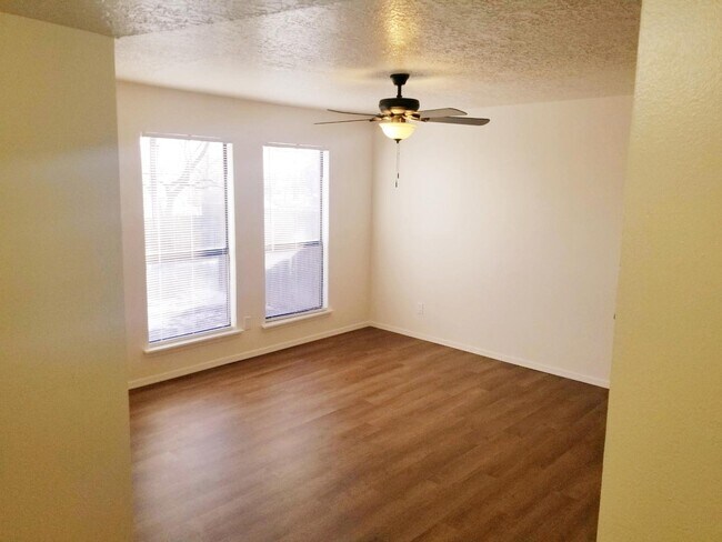 Foto del edificio - 1715 Siri Dharma Ct