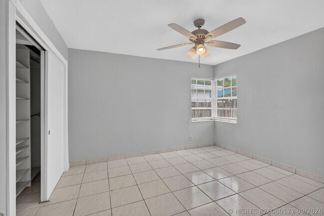 Building Photo - 410 NW 52nd Ct