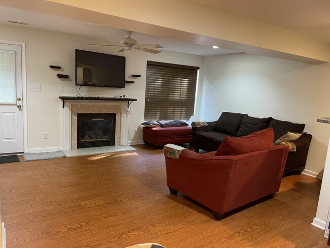 Building Photo - 301 Kingscote Ln