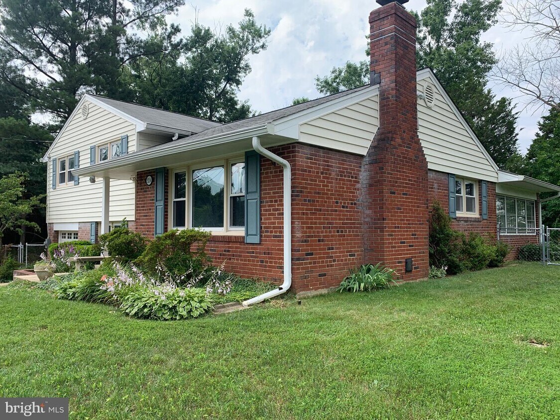 5214 Montgomery St, Springfield, VA 22151 House for Rent in