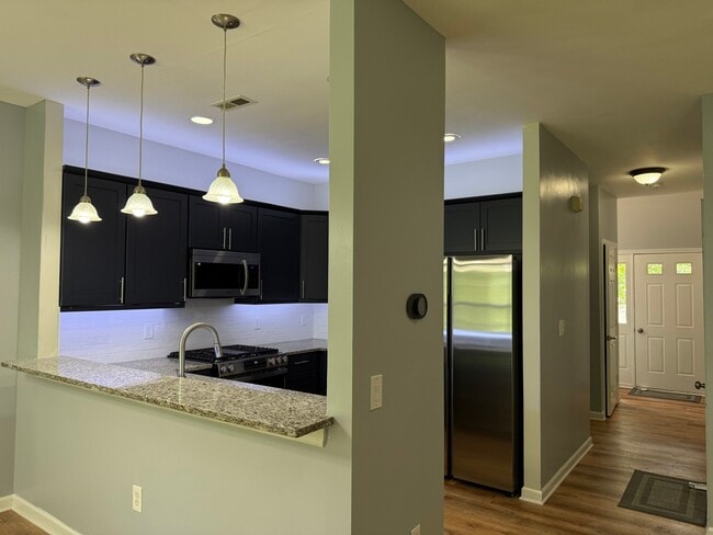 Building Photo - 77 Pinehurst Dr