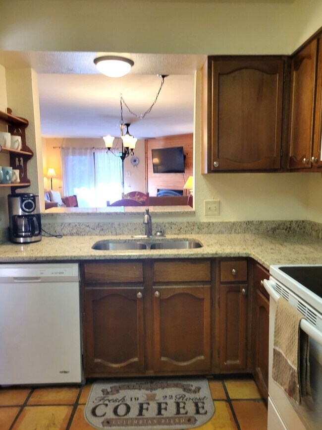 Foto del edificio - Furnished Condo With Views