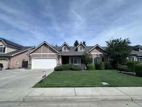 Building Photo - 4944 W Lark Ave