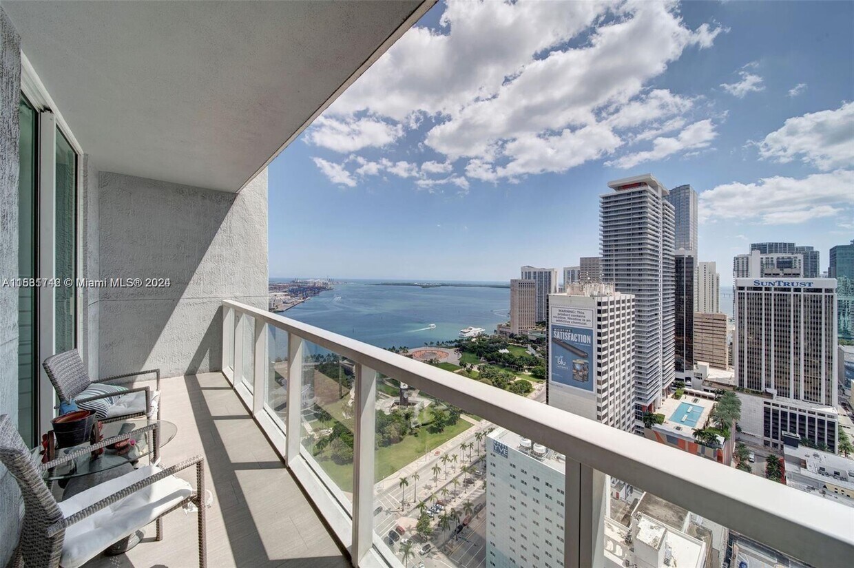 Primary Photo - 244 Biscayne Blvd