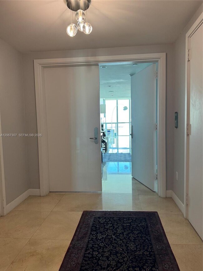 Foto del edificio - 1331 Brickell Bay Dr