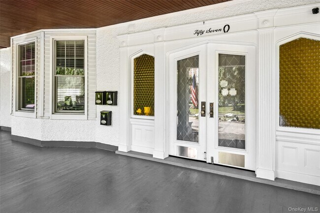 Foto del edificio - 57 Pintard Ave