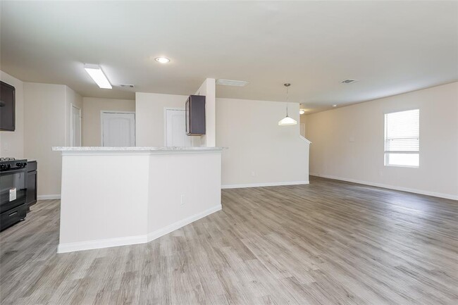 Building Photo - 4107 Silver Ranch Rd
