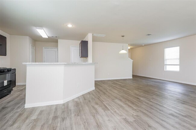 Foto del edificio - 4107 Silver Ranch Rd