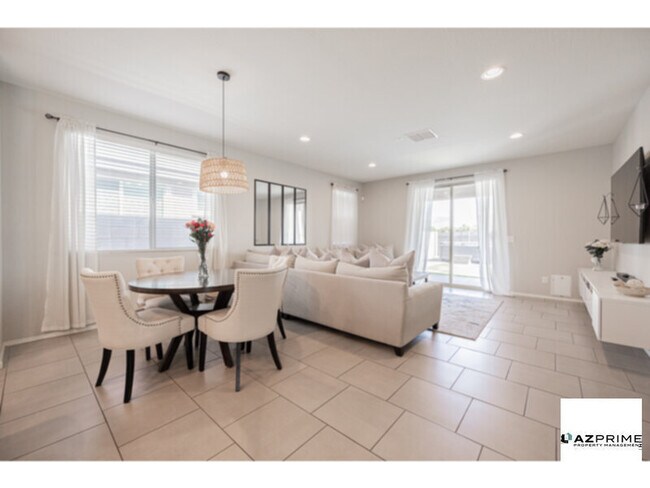 Building Photo - Beautiful 3/2 Phoenix House!