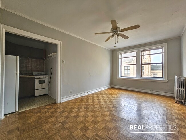 Building Photo - 711 W Belmont Ave