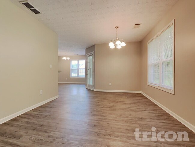 Foto del edificio - 6050 Fieldwood Ln