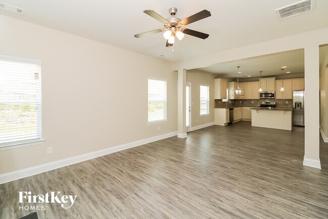 Building Photo - 127 Lookout Way