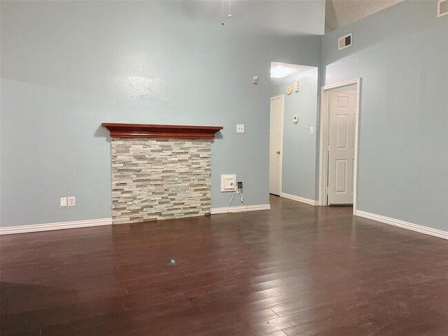Building Photo - 8631 Vinkins Rd