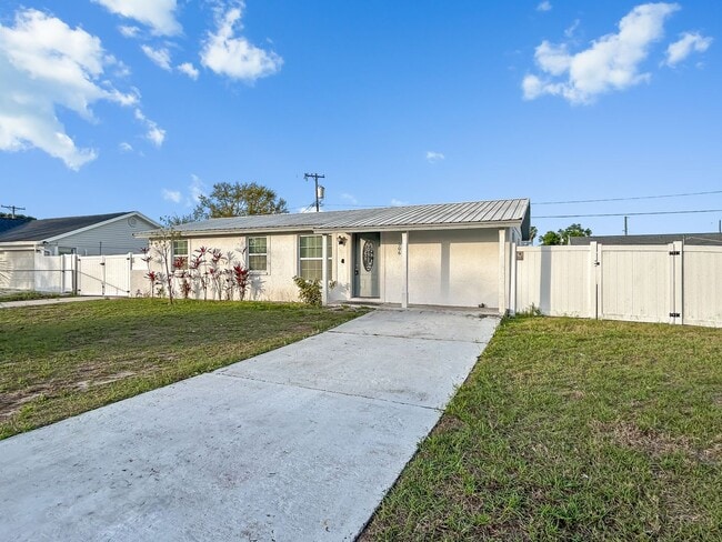 Building Photo - Coastal Waterfront Living in Apollo Beach – 3 Bed | 2 Bath