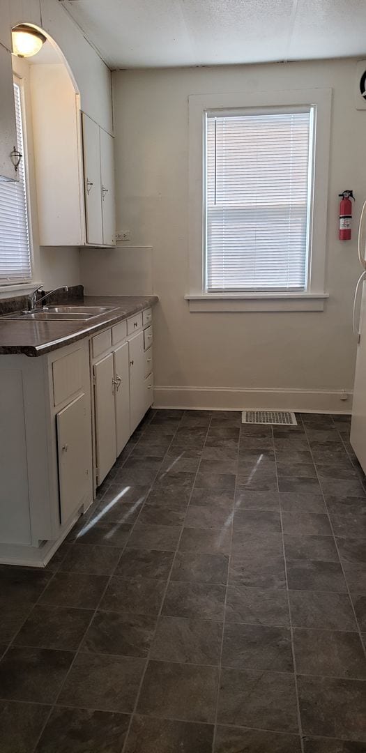 Building Photo - 425 S Warren Ave