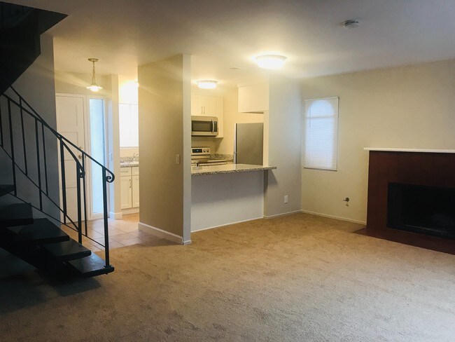Foto del edificio - Spacious remodeled 2 story apartment