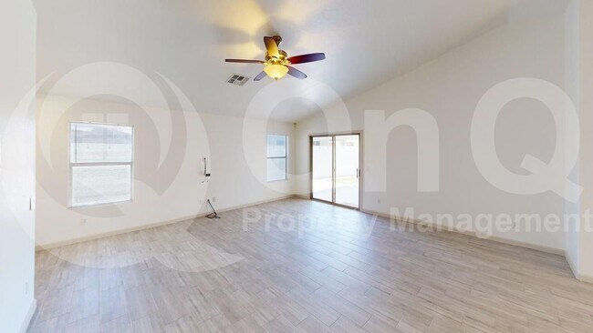 Foto del edificio - 12211 W Hadley St