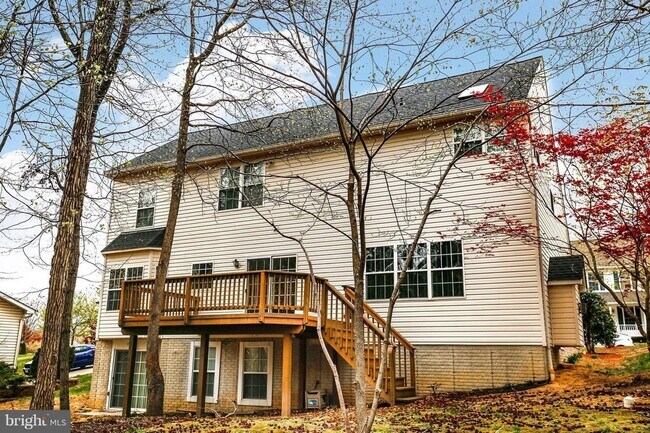 Building Photo - Magnificent 4 Bedroom Single Family Home i...