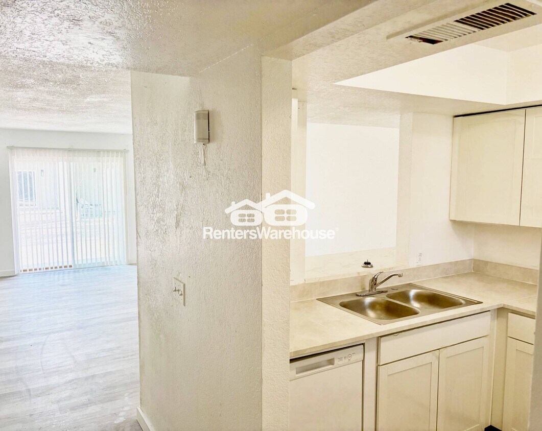 Foto principal - 2832 E Marconi Ave