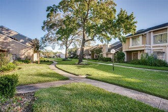 Building Photo - 11658 Lakeside Park Dr
