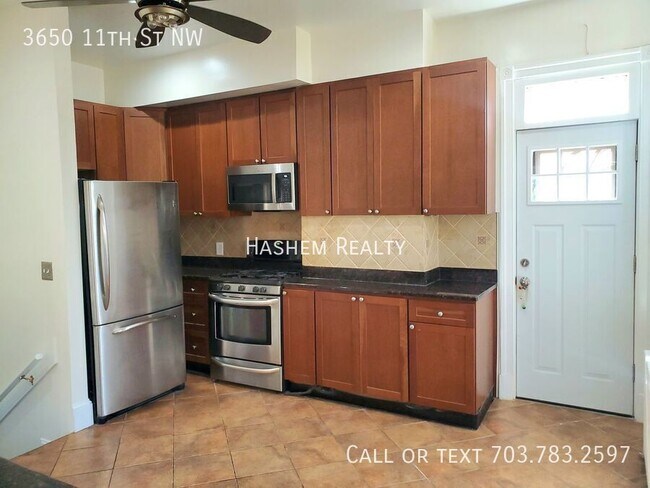 Foto del edificio - 3650 11th St NW