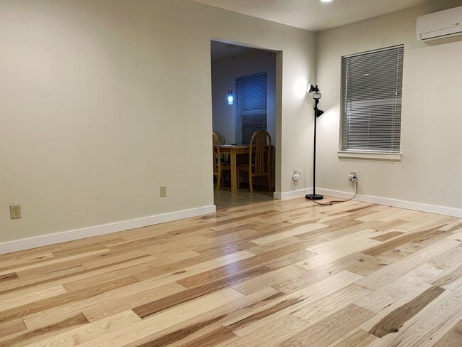 Building Photo - Remodeled and Roomy 2 bed