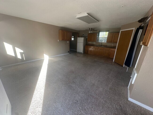 Foto del edificio - One bedroom, One bathroom front/back duplex. Pet Friendly! Located in Scottsbluff!