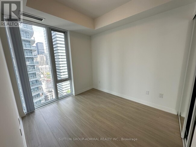 Photo du bâtiment - 8 Widmer St