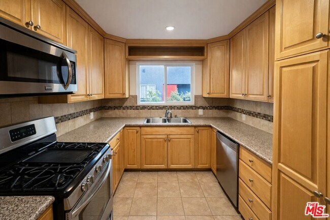 Foto del edificio - 447 S Palm Dr