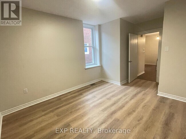 Photo du bâtiment - 42 Mill St