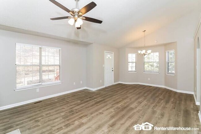 Building Photo - Great Split Entry Home in Douglasville