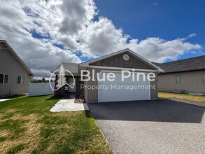 Building Photo - 2803 Mary Dr