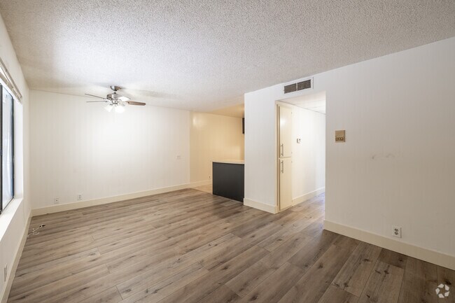 1 dormitorio, 1 baño - 56 m² - Sala de estar - 5000 Laurel Canyon Blvd