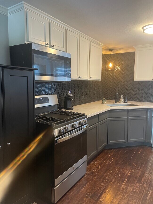 1013 56th St, Galveston, TX 77551 Townhome Rentals in Galveston TX