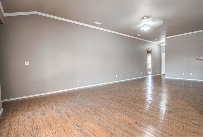Foto del edificio - 909 Beal Pkwy