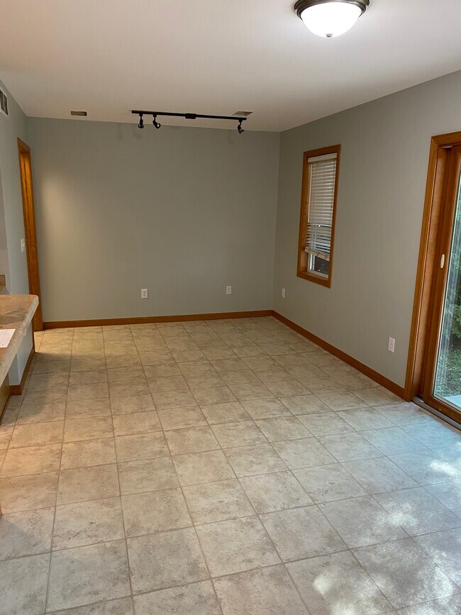Dining Area - 2535 Deerfield Dr