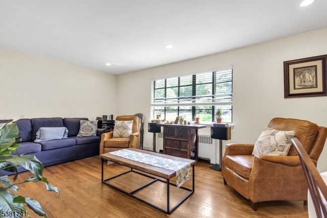 Foto del edificio - 101 Troy Dr