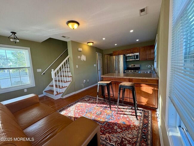 Building Photo - 406 9th Ave