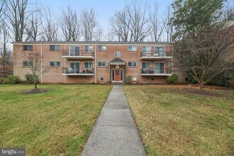 Building Photo - 10607 Weymouth St
