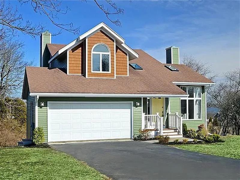 Primary Photo - family home in McCorrie Point!