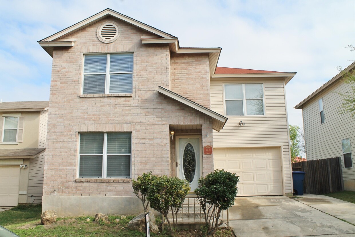 Foto principal - 10131 Amber Flora Dr