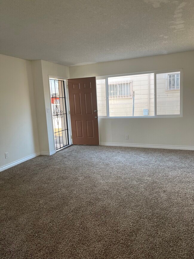 Foto del edificio - 742 E 87th St