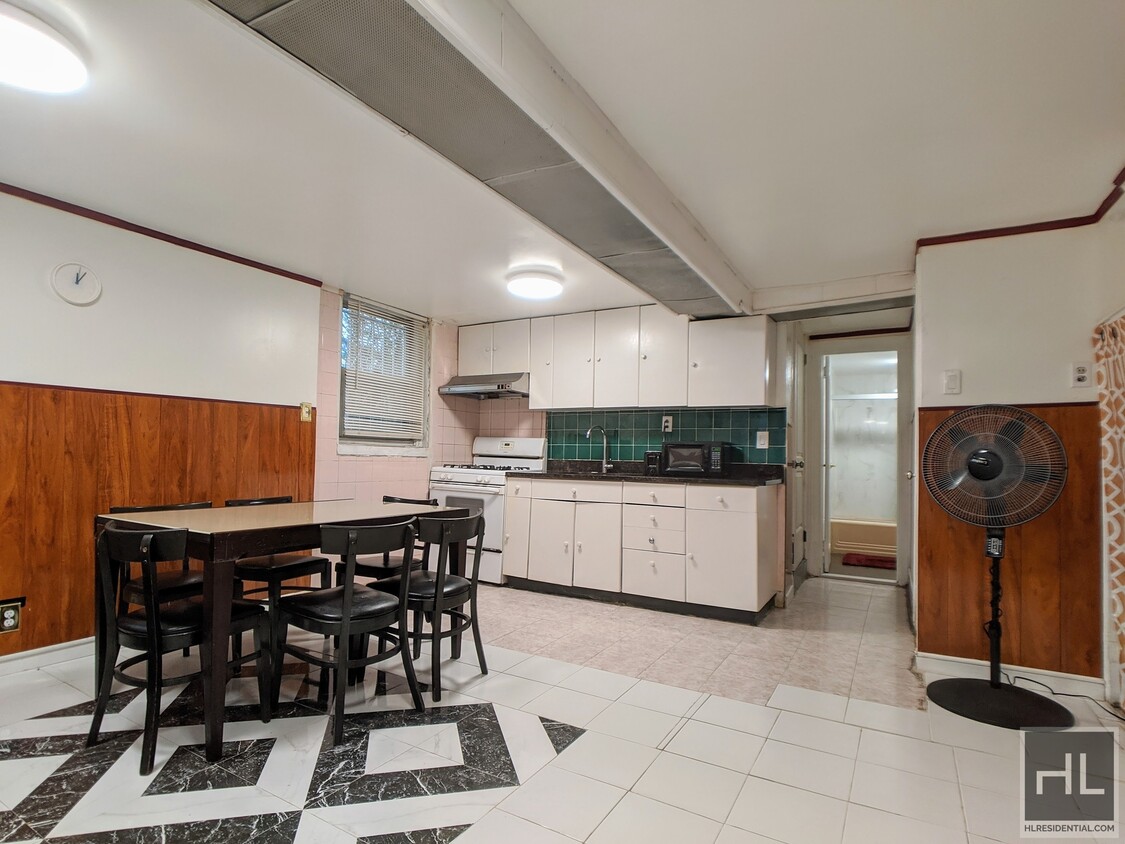 Primary Photo - 37 AVENUE
