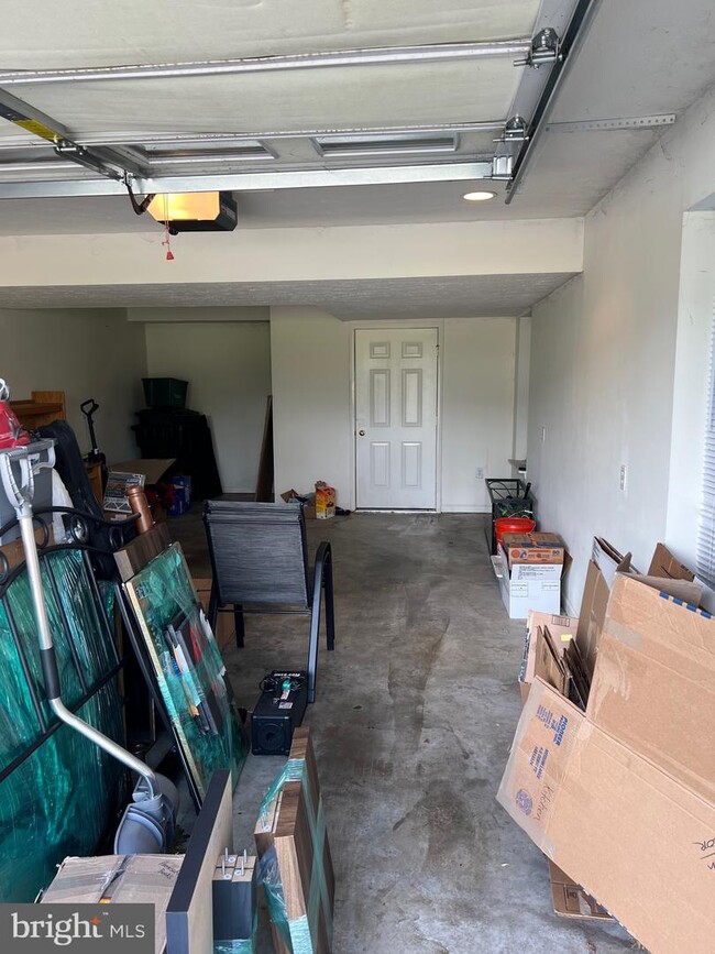 Building Photo - 100 Zephyr Ln