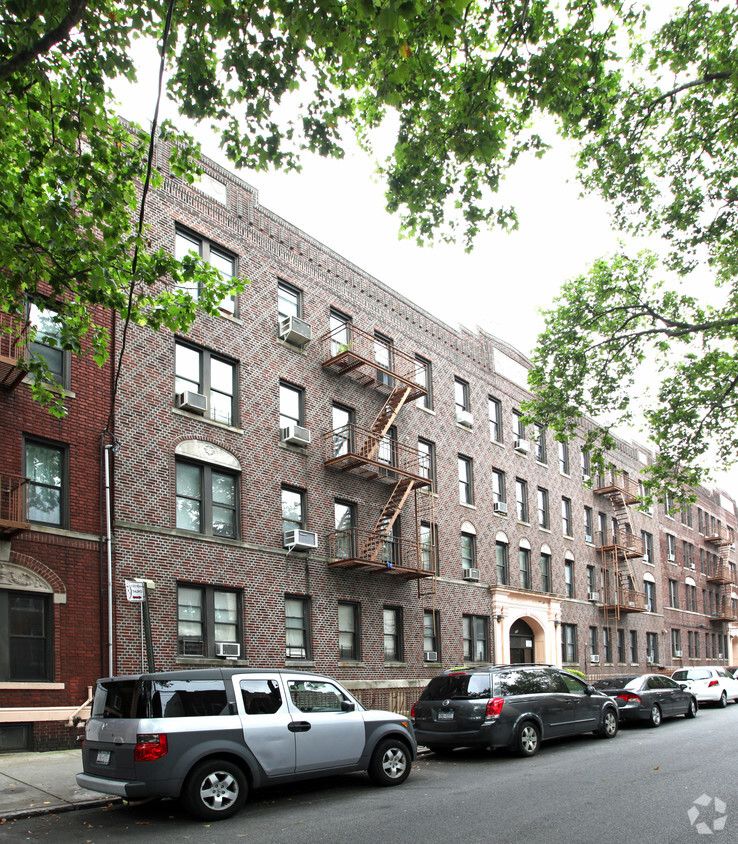 Building Photo - 914 47th St