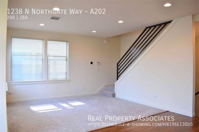 Building Photo - Modern Townhouse near Northgate