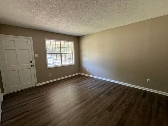 Foto del edificio - 7606 Rockingham Dr