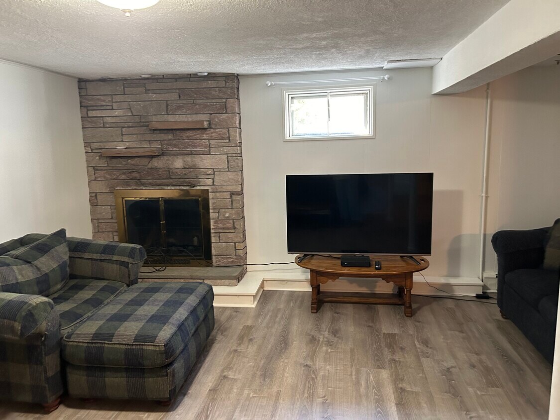 10 North Ave Unit Inlaw, Weston, MA 02493 Apartments in Weston, MA